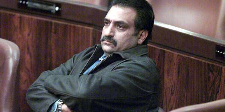 Fugitive former MK suspected of sending cash-stuffed suitcases to Arab party