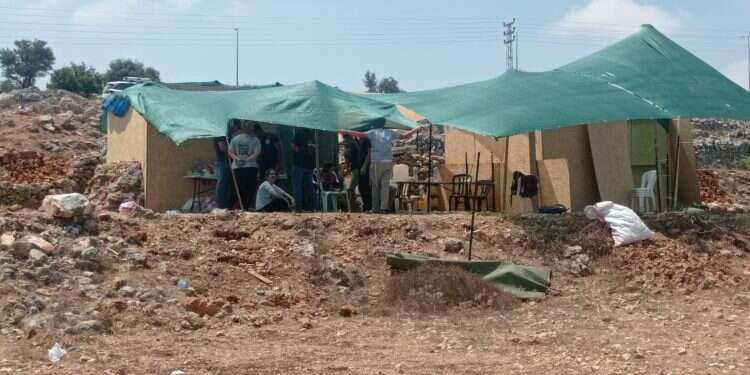 Security forces evacuate Maaleh Yonatan outpost