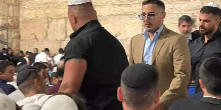 Alleged 'Tinder Swindler' takes part in special prayers for forgiveness