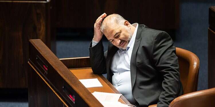 Right-wing group calls to disqualify Arab party from election