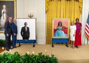 Obamas return to White House for portraits unveiling
