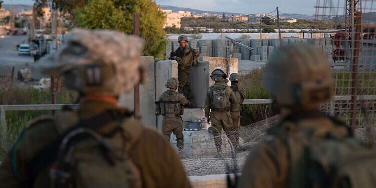 IDF troops in the West Bank Manhunt underway after yeshiva student shot at in Carmel settlement