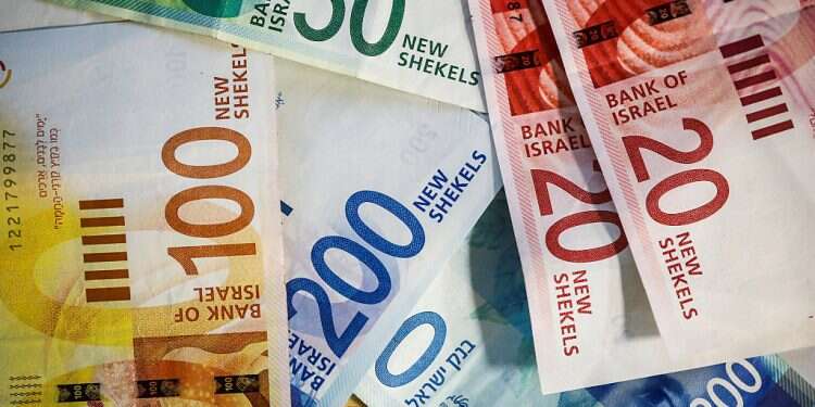 Shekel falls to its lowest level versus dollar since July