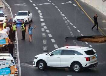 Major traffic disruptions in Tel Aviv after sinkhole opens on highway