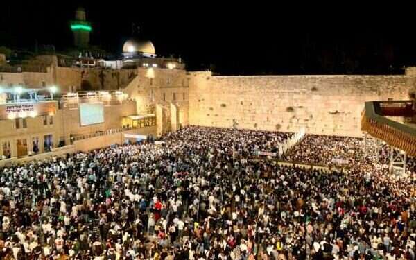 Tens of thousands attend pre-Rosh Hashanah prayers at Western Wall