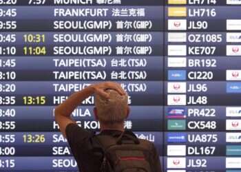 Tourists flock to Japan after COVID restrictions lifted