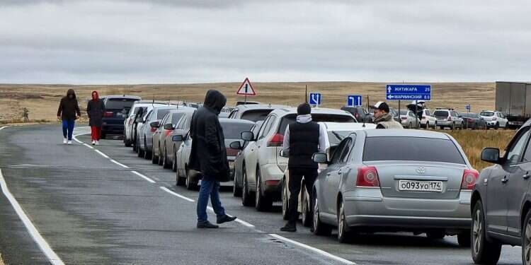 Israel set to spend millions on Russian olim as mobilization leads to exodus