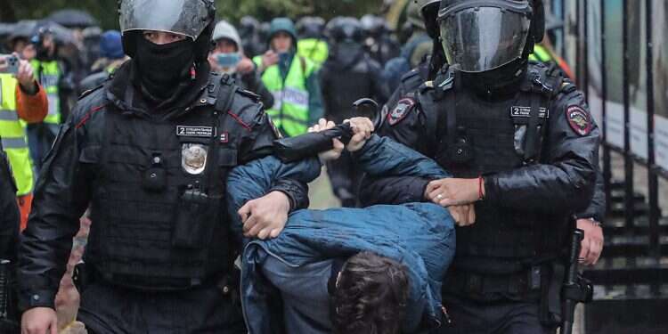 Lawyers in Russia overwhelmed by requests to help avoid fighting in Ukraine