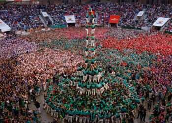 Spain holds nail-biting competition to build biggest human tower