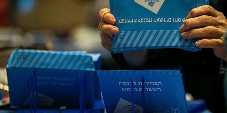 Officials count the oustanding votes in Israel election in November 2022 Lapid concedes defeat, wishes Netanyahu success as counting concludes