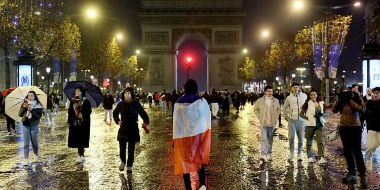 France fans react on the Champs-Elysees during the final between France and Argentina - Paris, France - December 18, 2022 The French masses woke up too late in the game