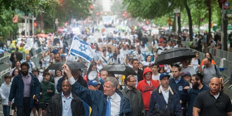Then-Mayor of New York City Bill de Blasio marches in the Celebrate Israel Parade in the rain on June 5, 2016 in New York City Aliyah laws could change, but will US Jews really be affected?