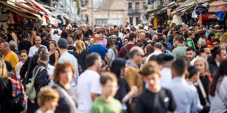 Shoppers at Jerusalem's Machane Yehudah market 2.67 million tourists visited Israel in 2022