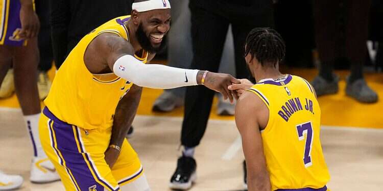 Lebron James becomes all-time top scorer in the NBA