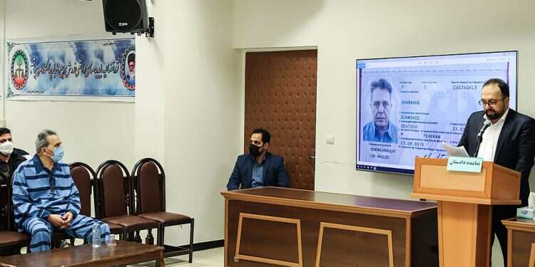 Iran expels 2 German envoys amid uproar over death sentence