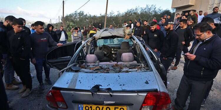 Israeli border police in Jaba managed to thwart a terrorist attack on Thursday, shooting the would-perpetrators in their car Israel thwarts terrorist attack, 3 would-be perpetrators killed