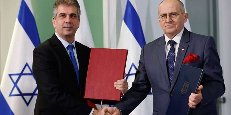 Cohen visits Poland as Israel announces end to crisis