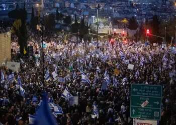 Demonstrators against the judicial reform protest in Jerusalem, March 28, 2023 Demonstrations persist after Netanyahu puts judicial overhaul on hold