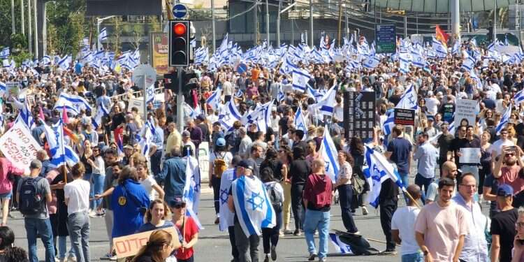 Protesters against the judicial reform, Tel Aviv, March 1, 2023 Widespread protests over judicial reforms result in dozens arrested, major disruptions