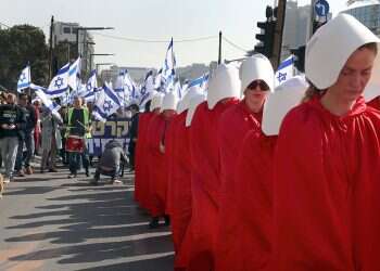 What does the author of 'The Handmaid's Tale' teach us about the judicial reform protest?