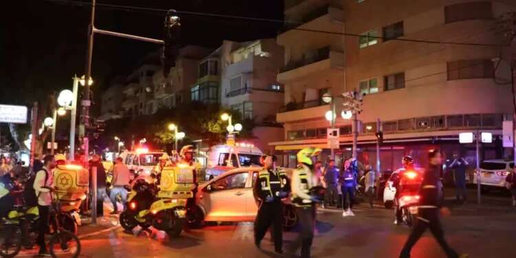 3 injured in Tel Aviv shooting, terrorist killed