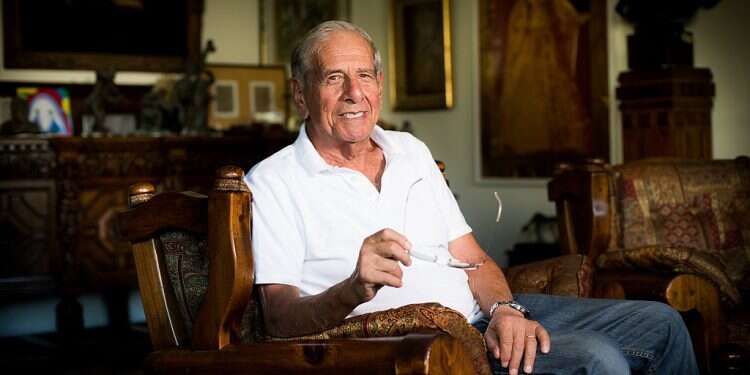 Chaim Topol, Israeli actor known for Fiddler's Tevye, dies