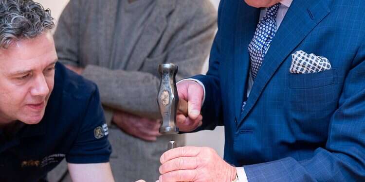 Charles' coronation cross to include splinters of wood from 'True Cross'