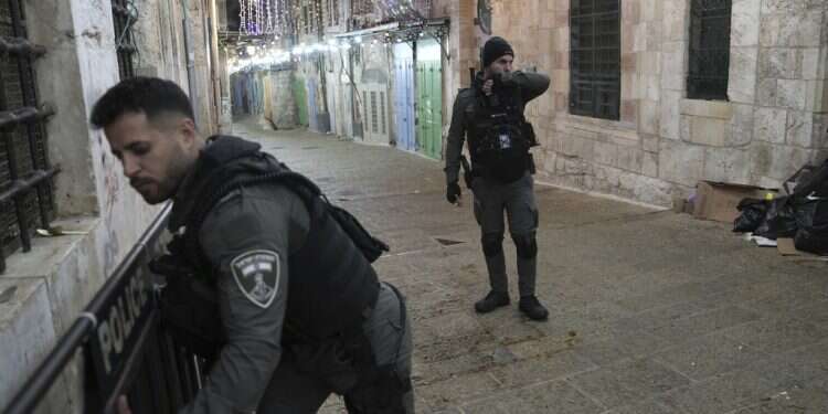 Police dismiss Palestinian claims after foiled terrorist attack on Temple Mount