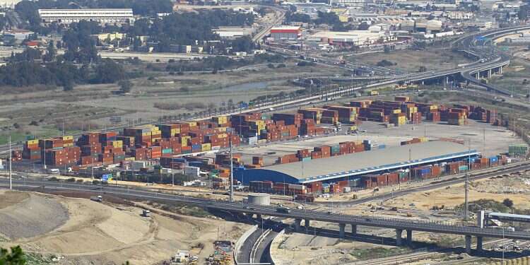 Figures show Palestinian importers game system, deny Israel billions in tax revenue