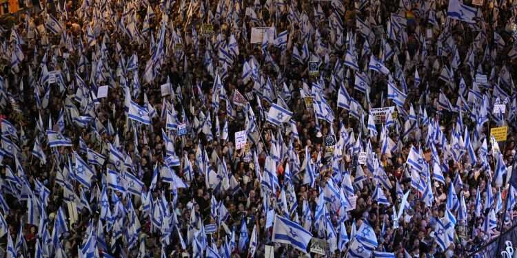 Mass protests against judicial reform enter 21st week