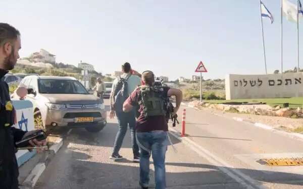 Manhunt underway after Samaria shooting attack injures 1