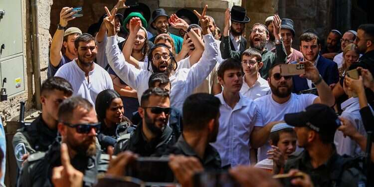 Clashes in the Old City of Jerusalem Dramatic spike in charges against Jews for Temple Mount violations; few get indicted