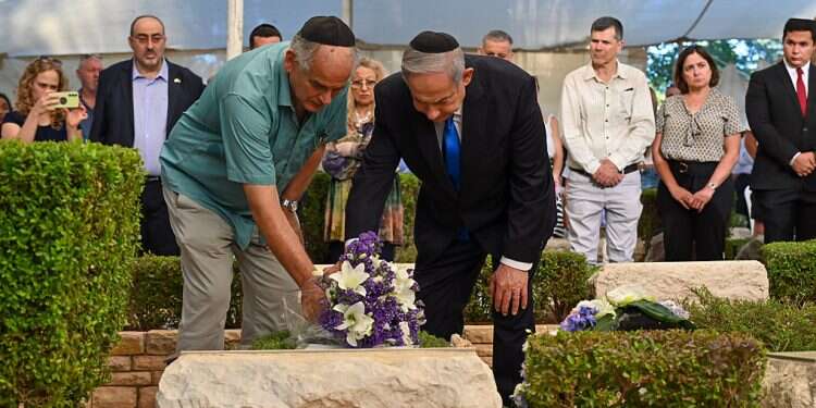 Police find letter threatening PM Netanyahu on brother's grave