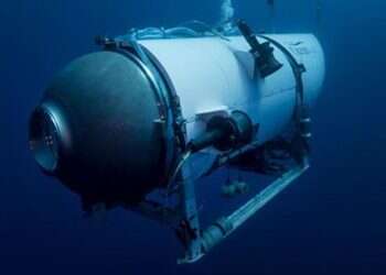 Search underway after craft carrying group to Titanic wreckage goes missing