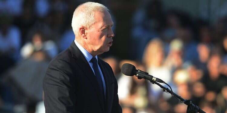 Defense minister blasts renewed threats not to serve, warns move could upend military