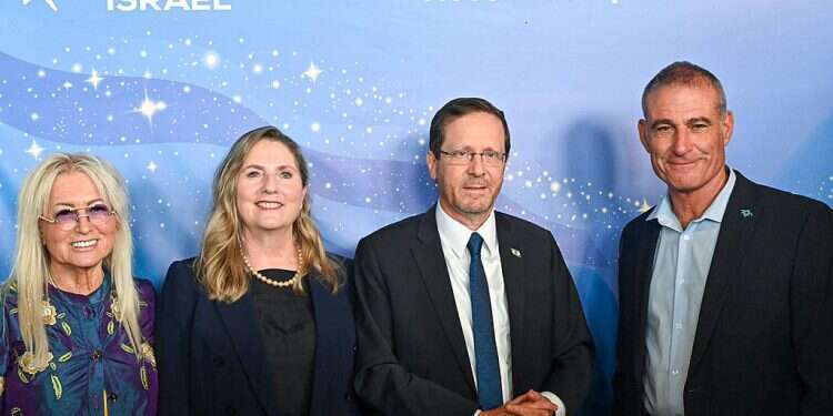 At annual gala, Herzog lauds Birthright for building 'crucial bond within Jewish people'