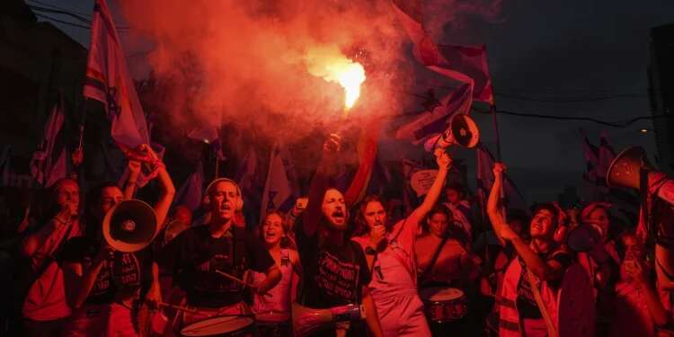 Overnight sit-in held outside Gallant's home as anti-reform protests enter 27th week