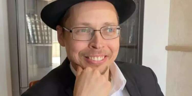 Man stuck in bureaucratic limbo in Israel despite full Orthodox conversion