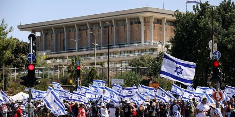 Protesters block road leading to Knesset as MKs poised to pass key bill
