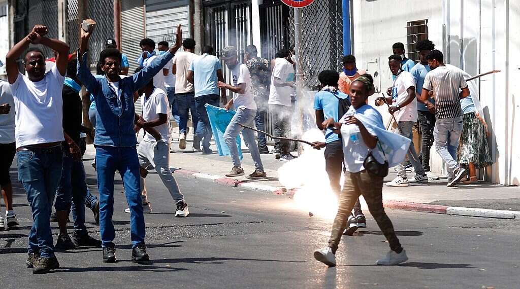 Opponents of the Eritrean regime react during a protest against a pro-regime conference followed by clashes with Israeli police, in Tel Aviv, September 2, 2023 Israel to weigh deporting Eritreans after violent Tel Aviv clashes