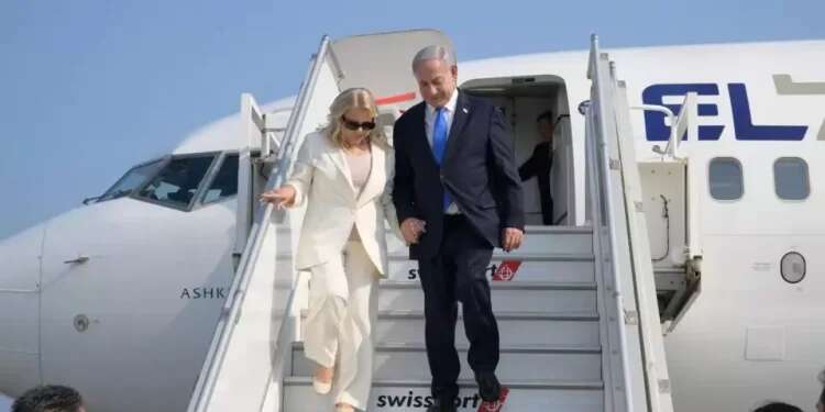 Prime Minister Benjamin Netanyahu and his wife arriving in Cyprus Netanyahu in Cyprus to finalize energy deal