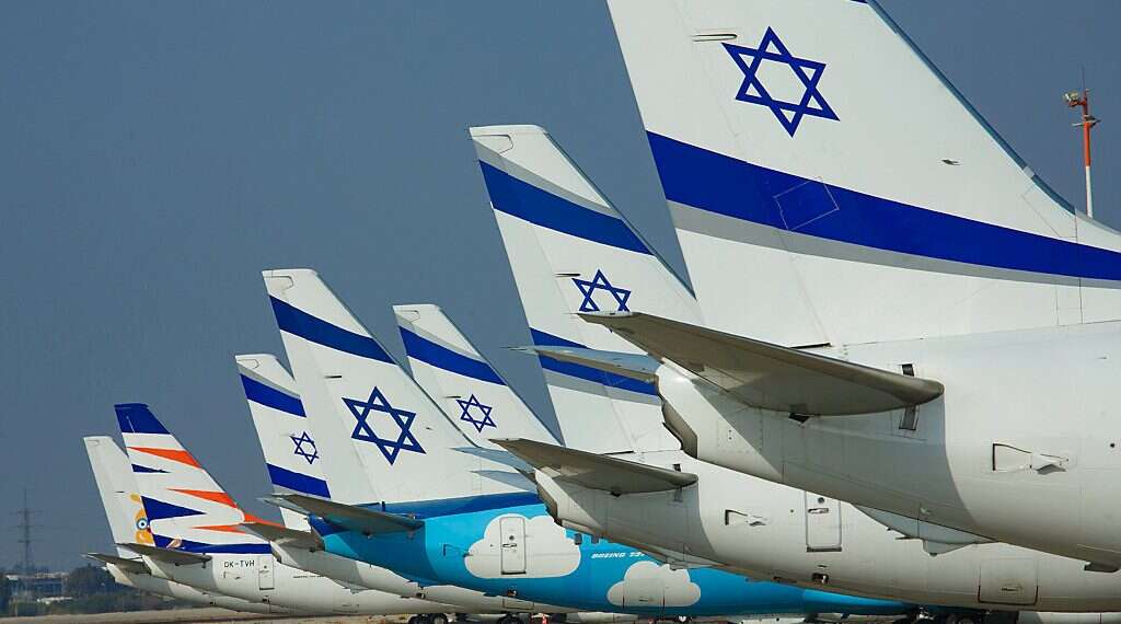 El Al airplanes at Ben-Gurion International Airport Exclusive: GPS interference leads to change in landing route for Tel Aviv-bound planes