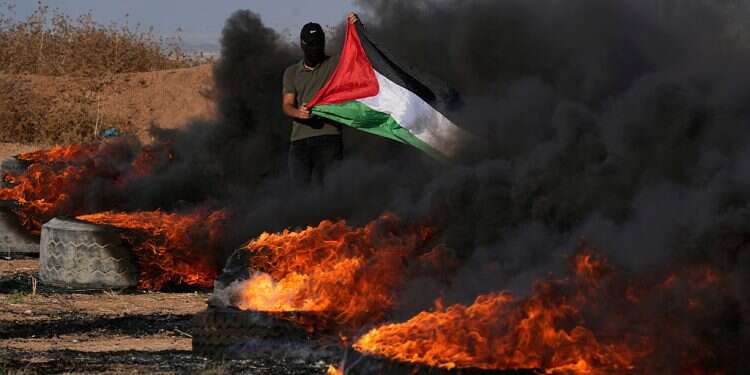 Israel reopens Gaza crossings, lets Palestinians workers in