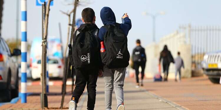 2.5M Israeli children head back to school as teachers' strike averted at last minute