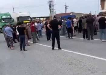 Mob descends on Dagestan airport ahead of landing of Israeli flight PM expresses concern to Russia after airport riots threaten Israelis