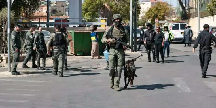Israeli police officer seriously wounded in Jerusalem terror attack