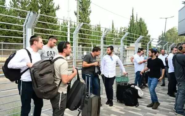 Hamas war prompts over 100 Haredi youth to join IDF