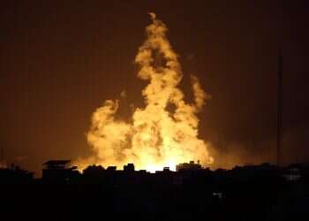 Israeli troops surround Gaza City; US confirms nuclear submarine in area