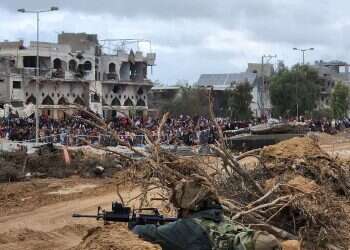 'Don't be afraid, come to me': Israel Hayom reporter joins forces in search of captives