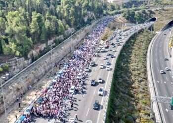 LIVEBLOG: 13 Israeli hostages back in Israel; make their way to hospitals